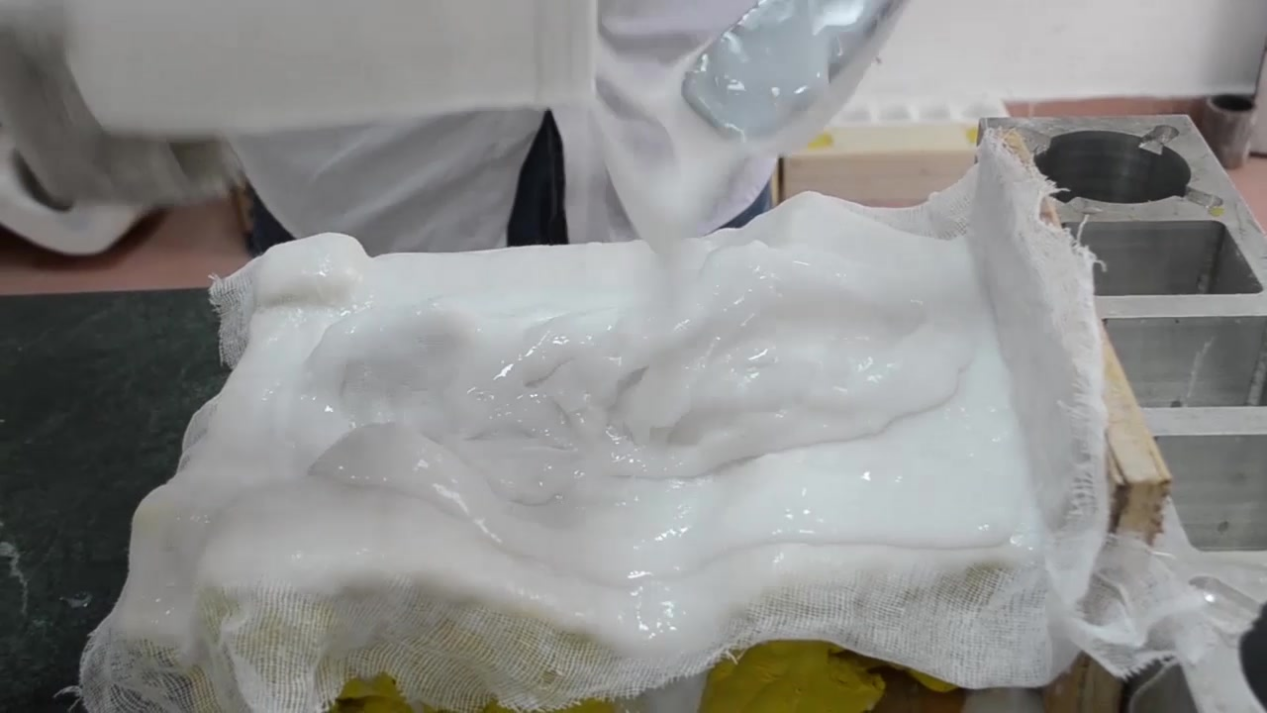 縮合型模具硅膠刷模和倒模適合用什么硬度的硅膠？